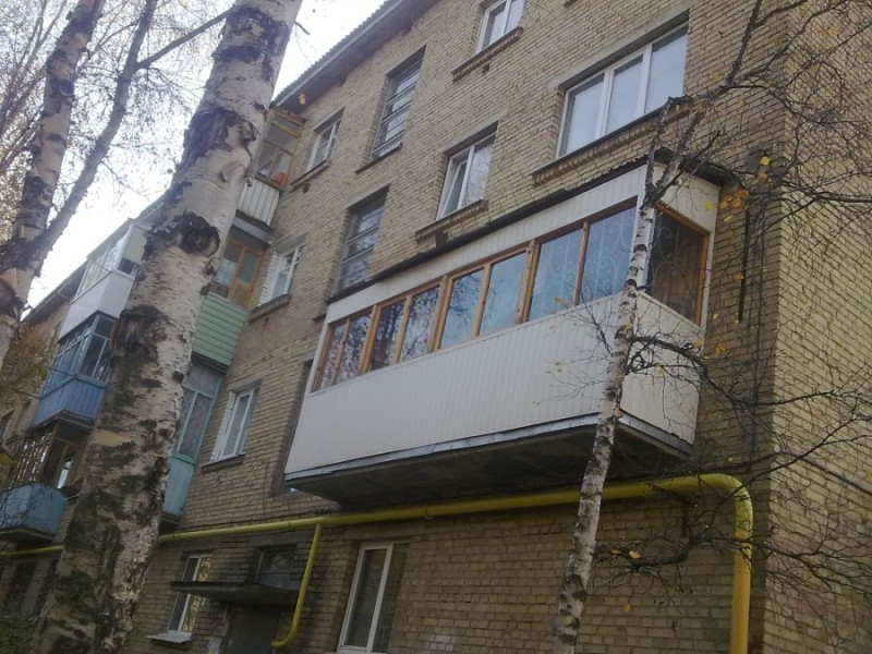 Балкон на втором этаже, пристроенный на продолжении балок межэтажных перекрытий