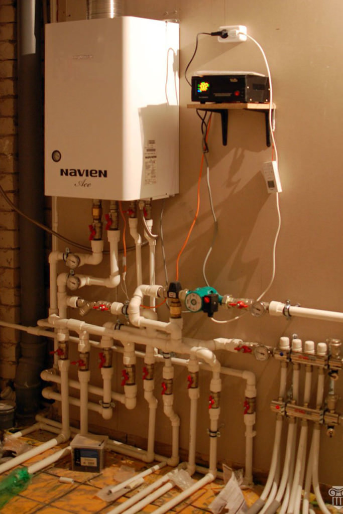 Установленный котёл Navien