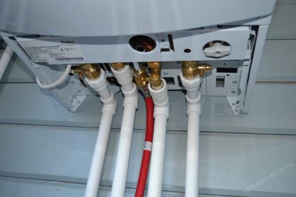Настенный газовый котел можно подключать полипропиленовыми трубами сразу от входа котла