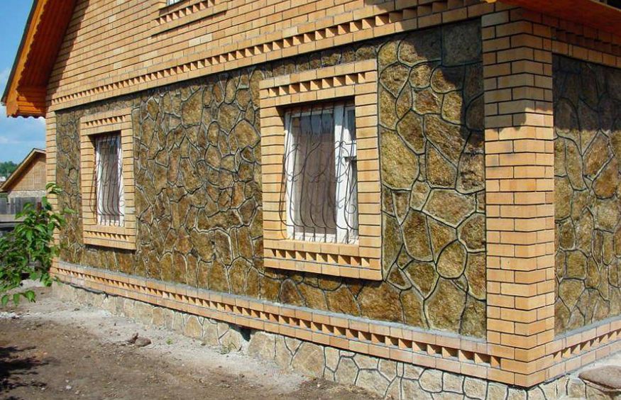 Сочетание натурального камня и кирпича