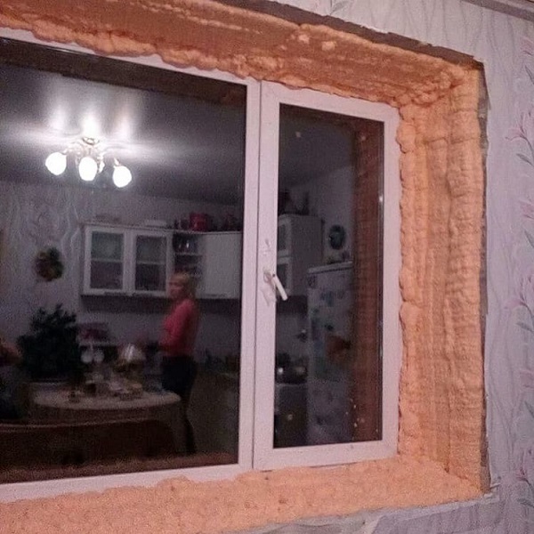 напыляемый утеплитель на откосы