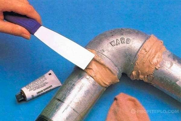 Как устранить течь в трубе отопления механическая заделка дырки и химическая герметизация протечки