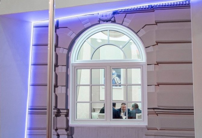 Арочное металлопластиковое окно из профиля VEKA