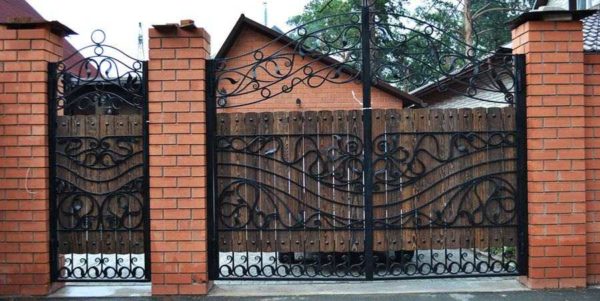 Калитка своими руками: деревянная, металлическая