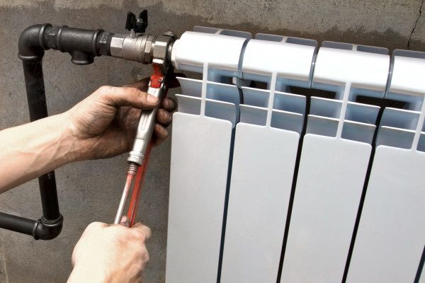 Во время установки батарей следите за уровнем